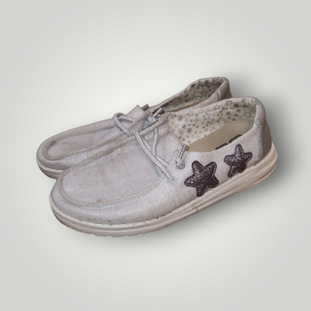 hey dude youth silver stars slip on loafer shoes, size 2 y2-L3